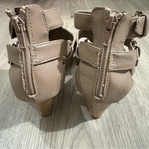 Croft and Barrow w Ortholite Taupe Women's Wedge Heels Sz 9 Zip Buckle Bohemian - Picture 4 of 10